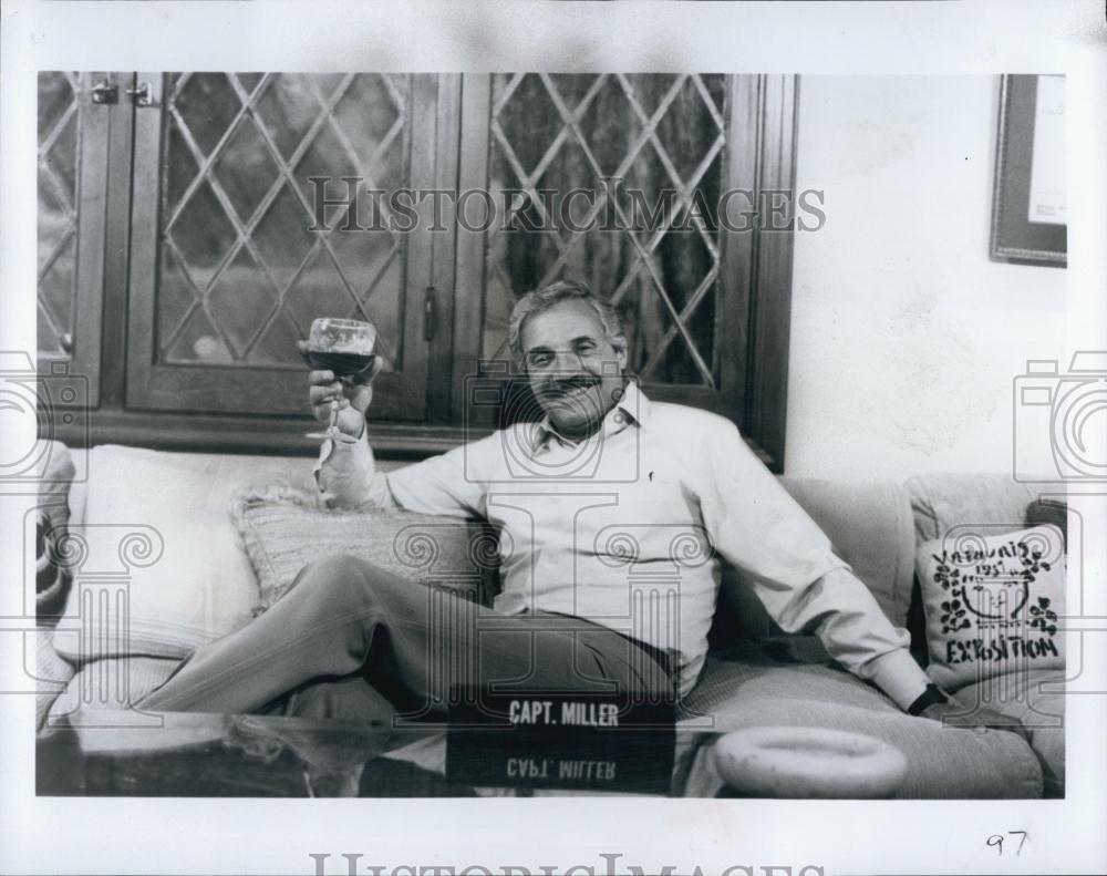 1982 Press Photo Hal Linden - RSL00087 - Historic Images