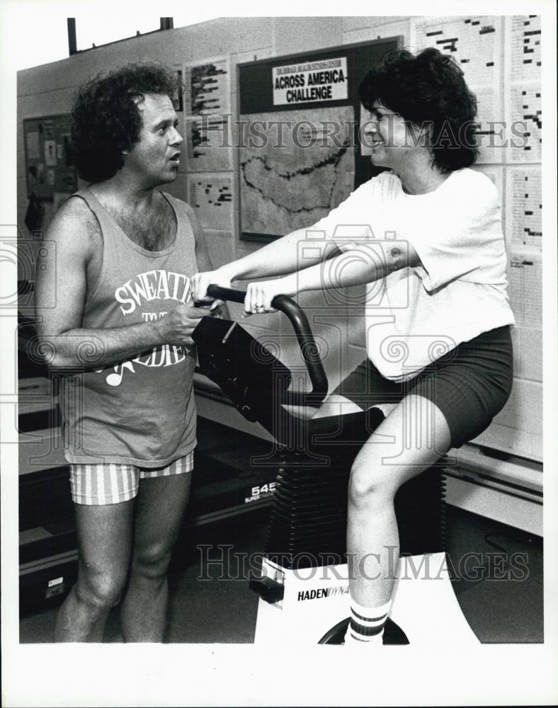 1993 Press Photo Richard Simmons visits the Boston Herald - RSL03671 - Historic Images