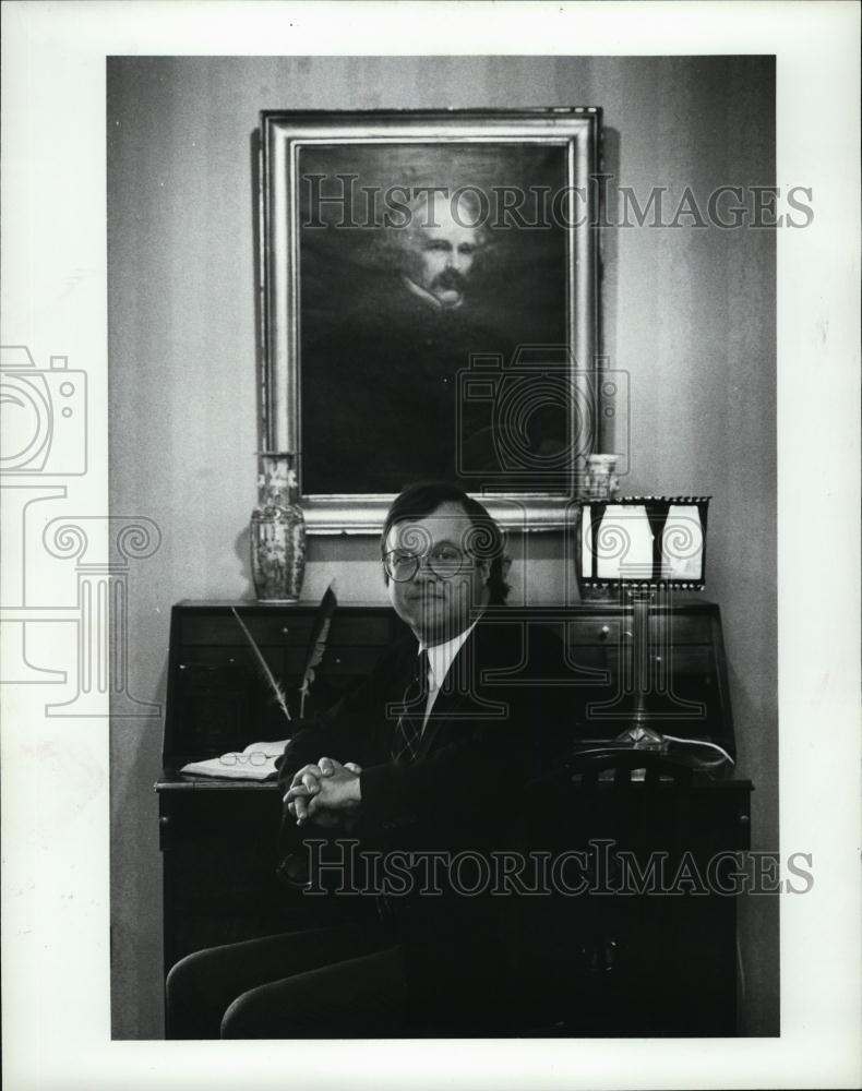 1995 Press Photo John Goss-Hawthorne Curator Of House Of Seven Gables - Historic Images