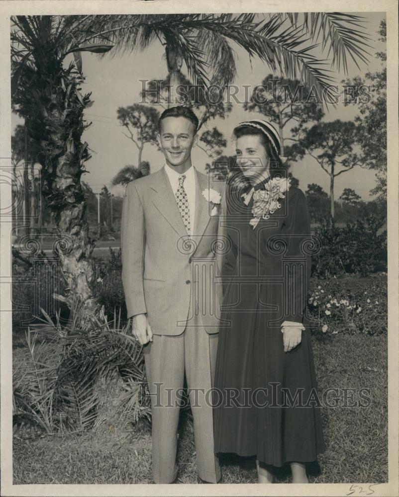 1949 Press Photo Mr and Mrs Richard Weiser - RSL65435 - Historic Images