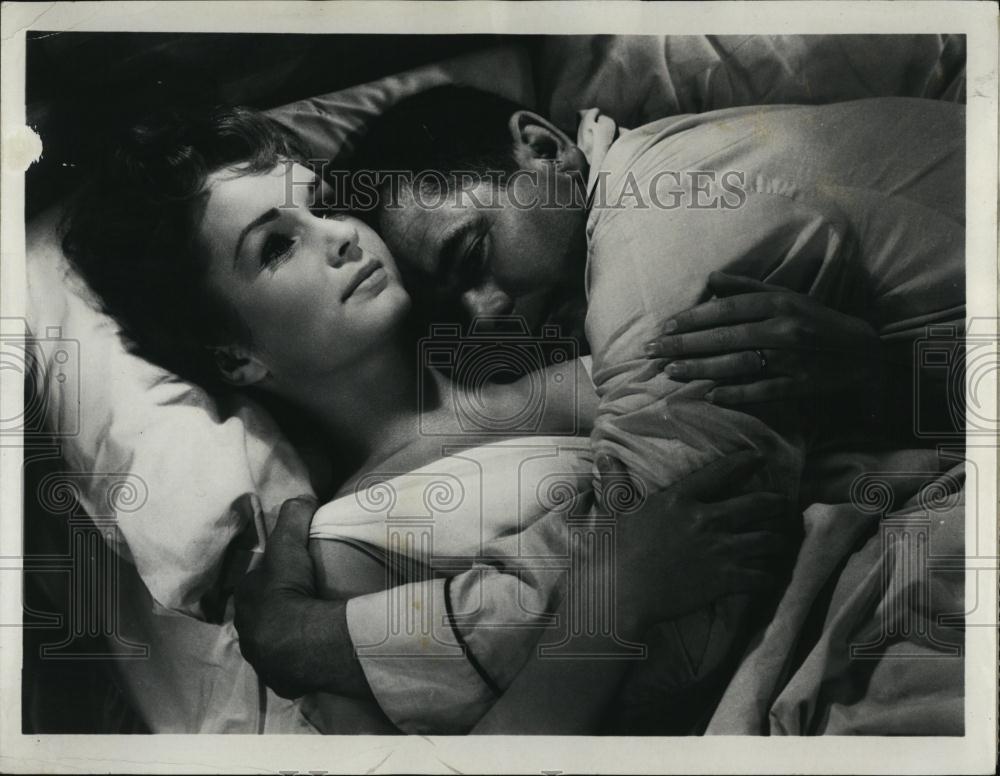 1966 Press Photo Debbie Reynolds and Glenn Ford in "It Started With a Kiss" - Historic Images