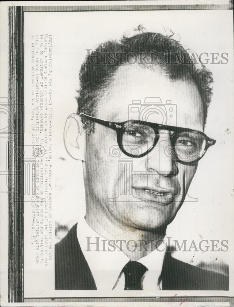 1957 Press Photo Playwright Arthur Miller upon arriving at the Federal District - Historic Images