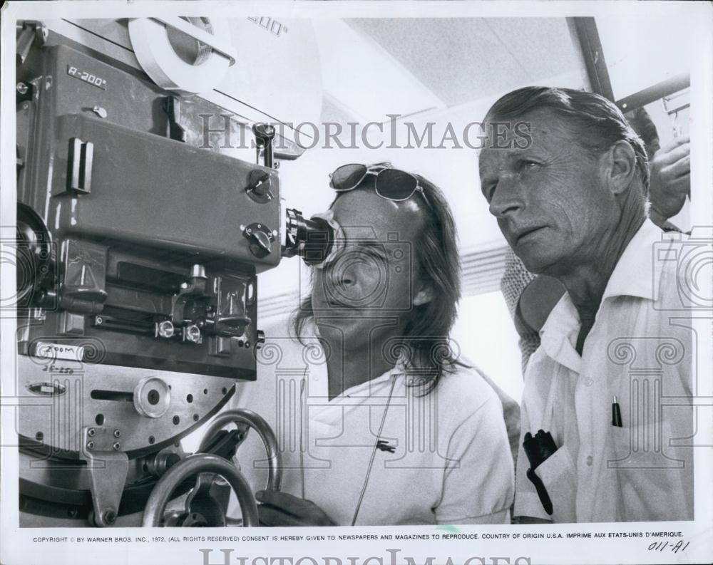 1973 Press Photo Paul Mazursky, Director of &quot;Blume in Love&quot; With Charles Short - Historic Images