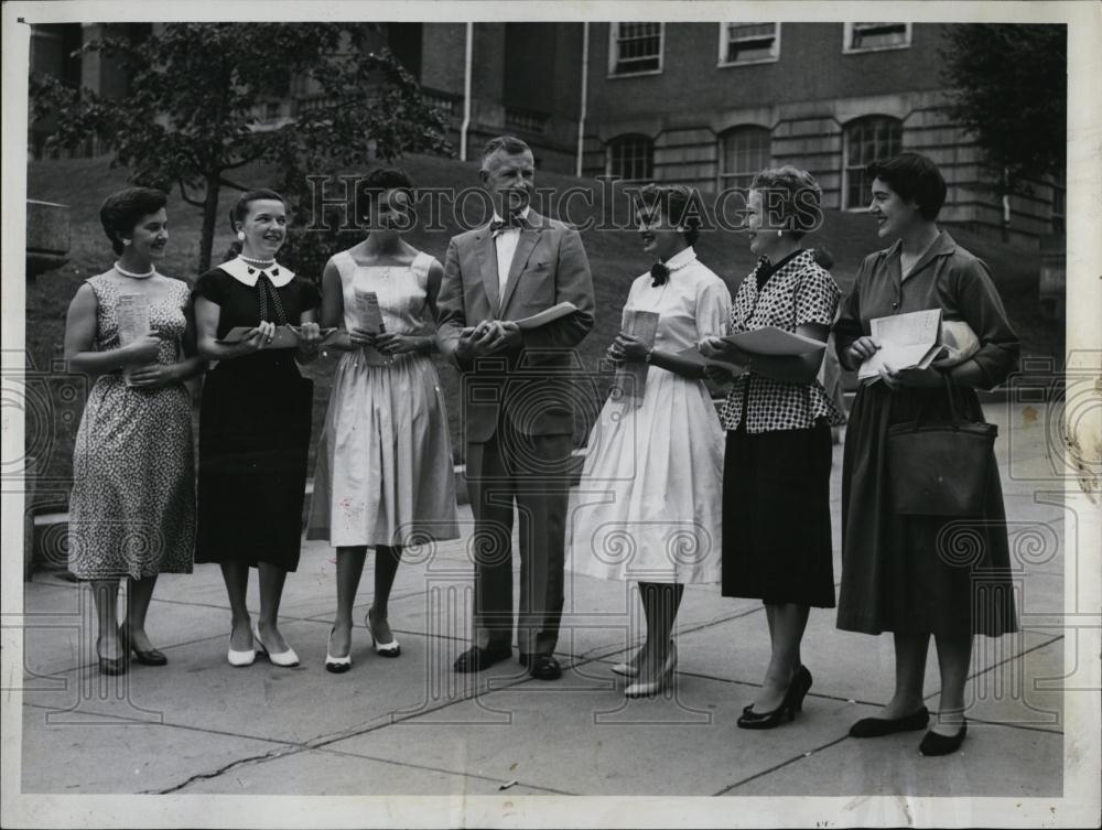 1956 Press Photo Edward Counihan, DA Candidate at State House With Girls - Historic Images