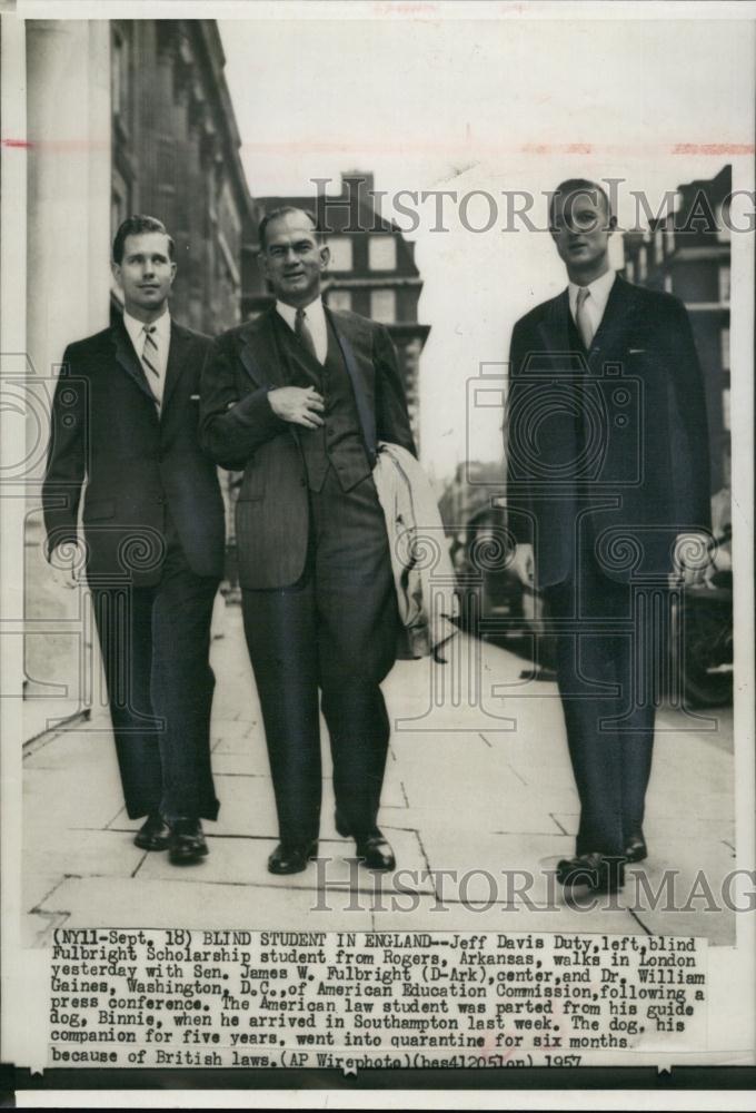 1957 Press Photo Jeff Davis Duty Fullbright Scholarship Students - RSL64491 - Historic Images