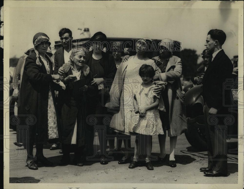 1929 Press Photo Mrs Santo Damore &amp; her family - RSL07131 - Historic Images