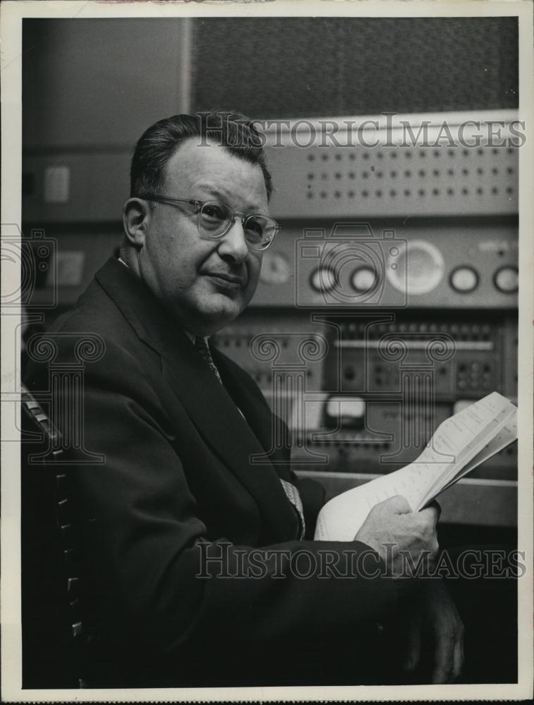 1955 Press Photo Clifton Fadiman Author Editor Radio Television Personality - Historic Images