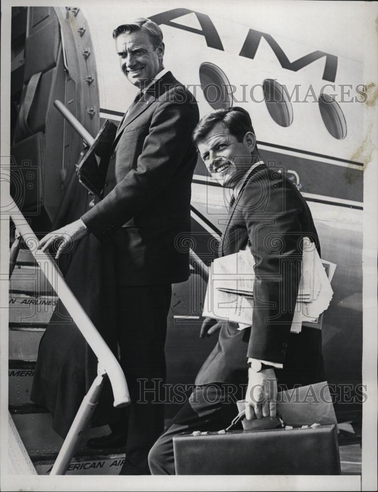 1966 Press Photo Gov Edward McCormack &amp; Senator Edward Kenendy Board Plane - Historic Images