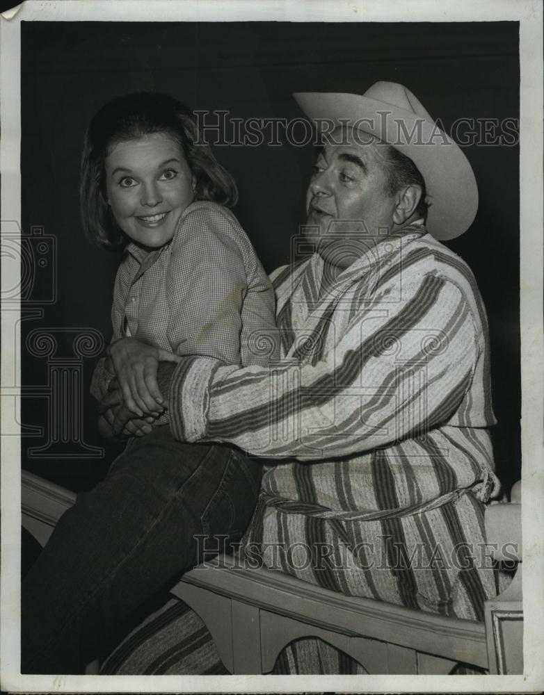 1964 Press Photo Robert Middleton, Marlyn Mason, &quot;The Rogues&quot; - RSL79155 - Historic Images