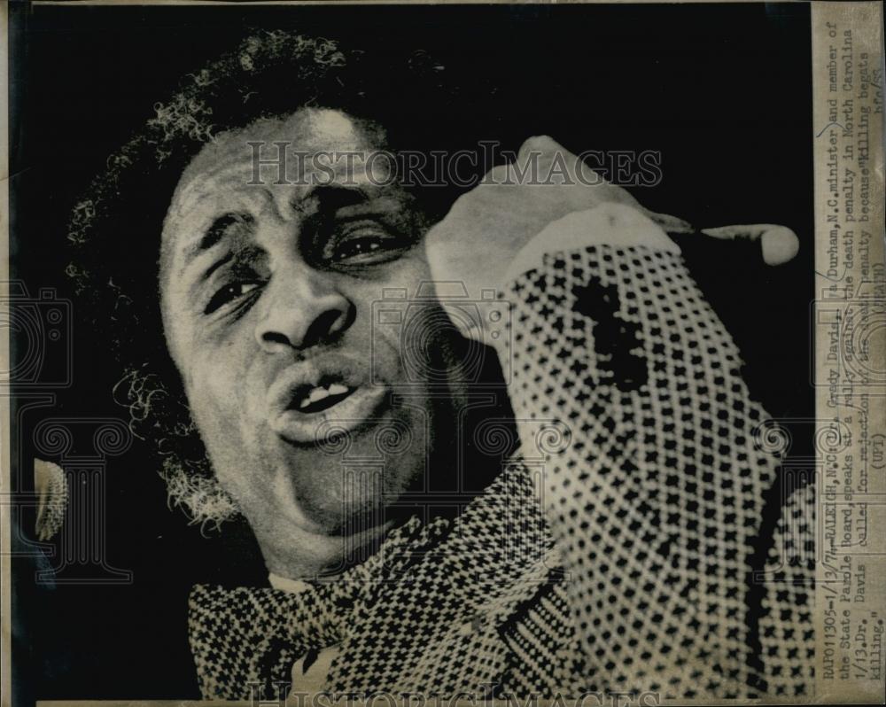 1974 Press Photo Dr Grady Davis, Speaks Against Death Penalty in North Carolina - Historic Images