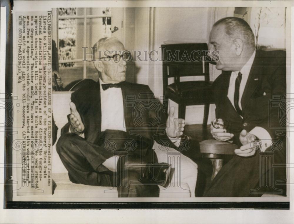 1964 Press Photo President Johnson listens to Wiliam Thatcher in Minneapolis - Historic Images