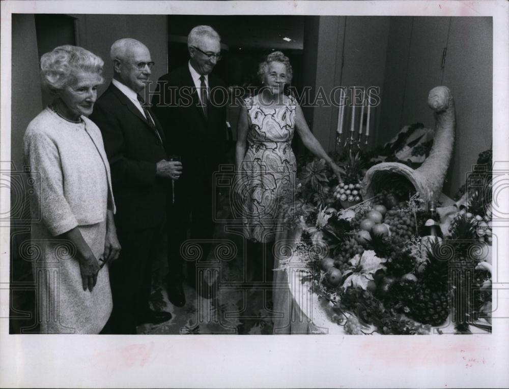 1967 Press Photo Mr &amp; Mrs Charles Reynell, Mr &amp; Mrs TJ Thumser at holidays - Historic Images