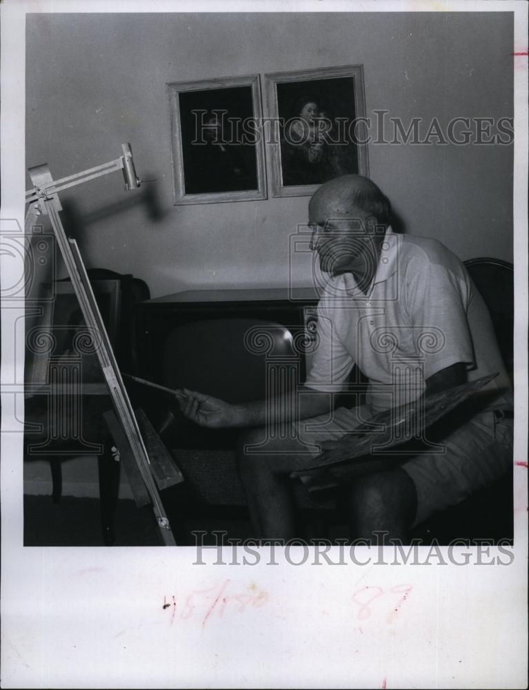 1969 Press Photo John A Tomilson of Holiday reproduces Rembrandts art painter - Historic Images