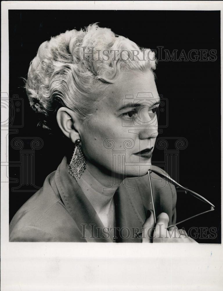 1954 Press Photo Mrs Dan Sullivan Chairman of Hospital Committee - RSL62751 - Historic Images