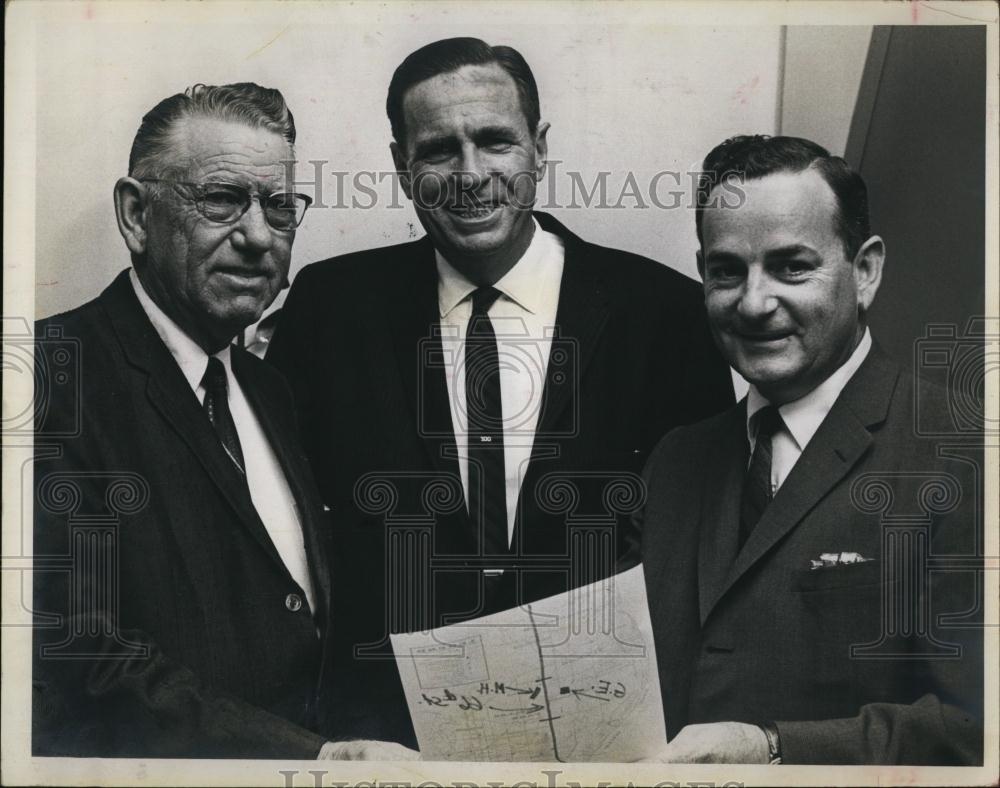 1961 Press Photo Yacht club meeting, Clyde Keys,M Brown,Warren Cason - RSL95899 - Historic Images