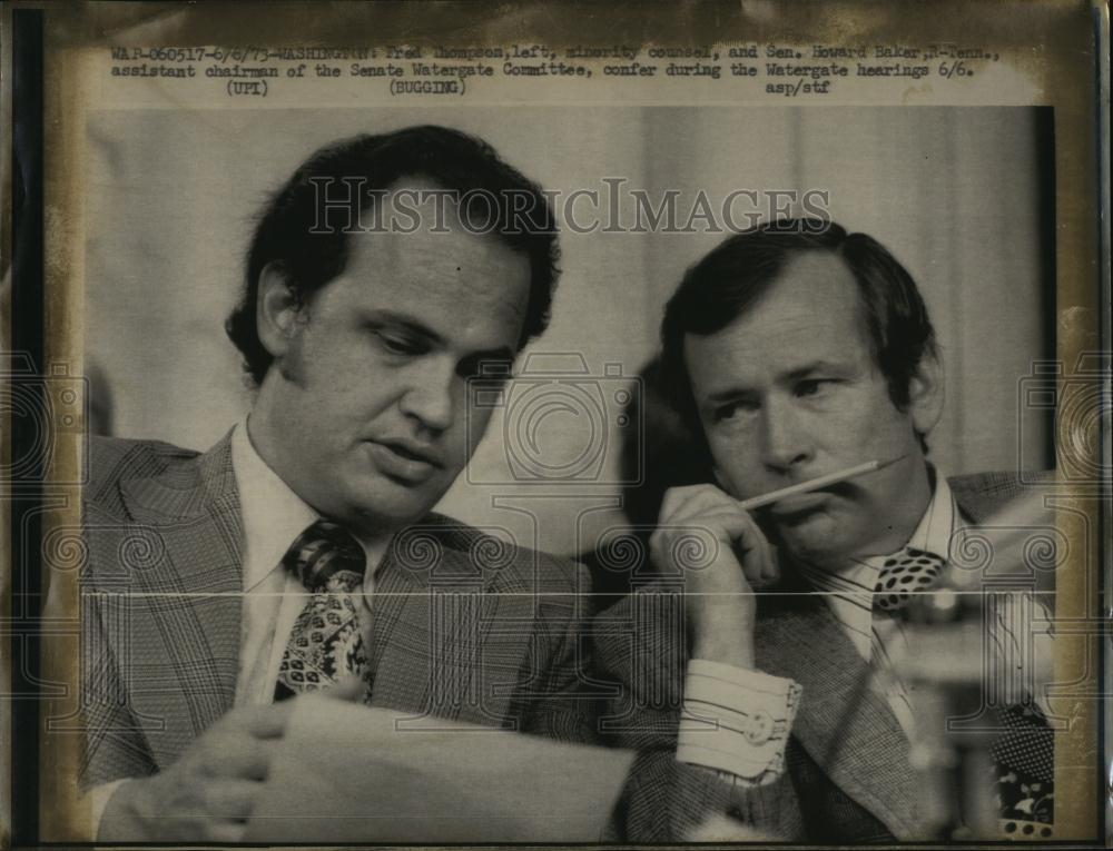 1973 Press Photo Fred Thompson minority counsel Sen Howard Baker Watergate - Historic Images