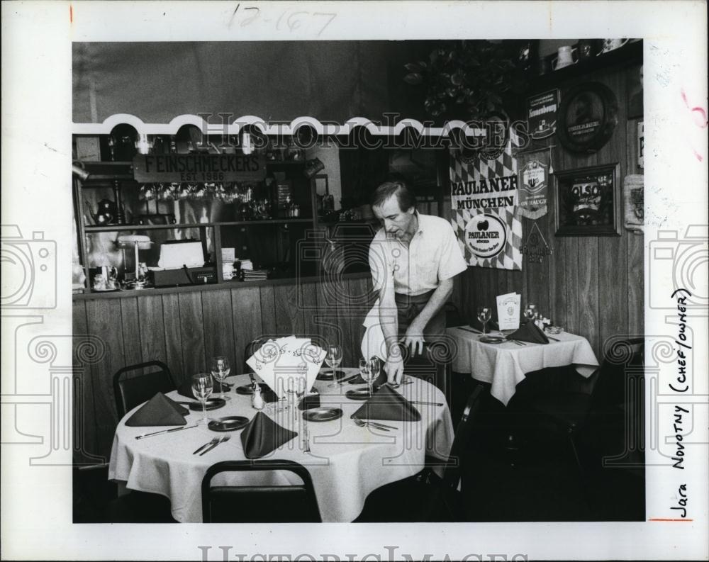 1986 Press Photo Feinschmecker&#39;s Restaurant Owner Jara Novotny - RSL95307 - Historic Images