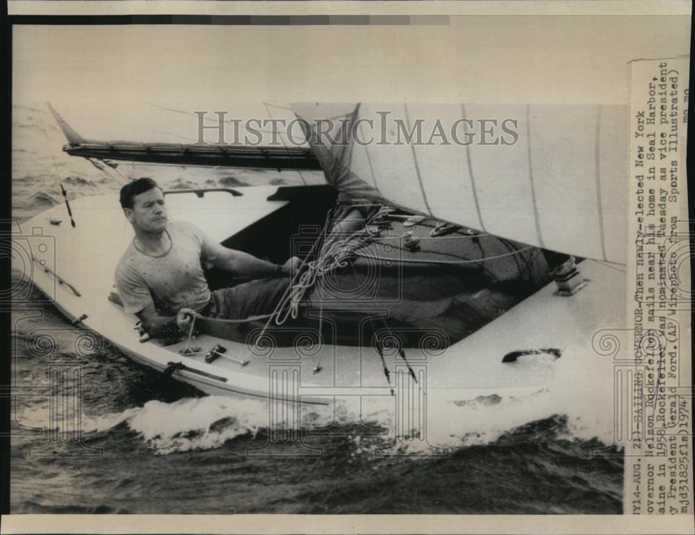 1974 Press Photo NY Governor Nelson Rockerfeller out boating - RSL88939 - Historic Images