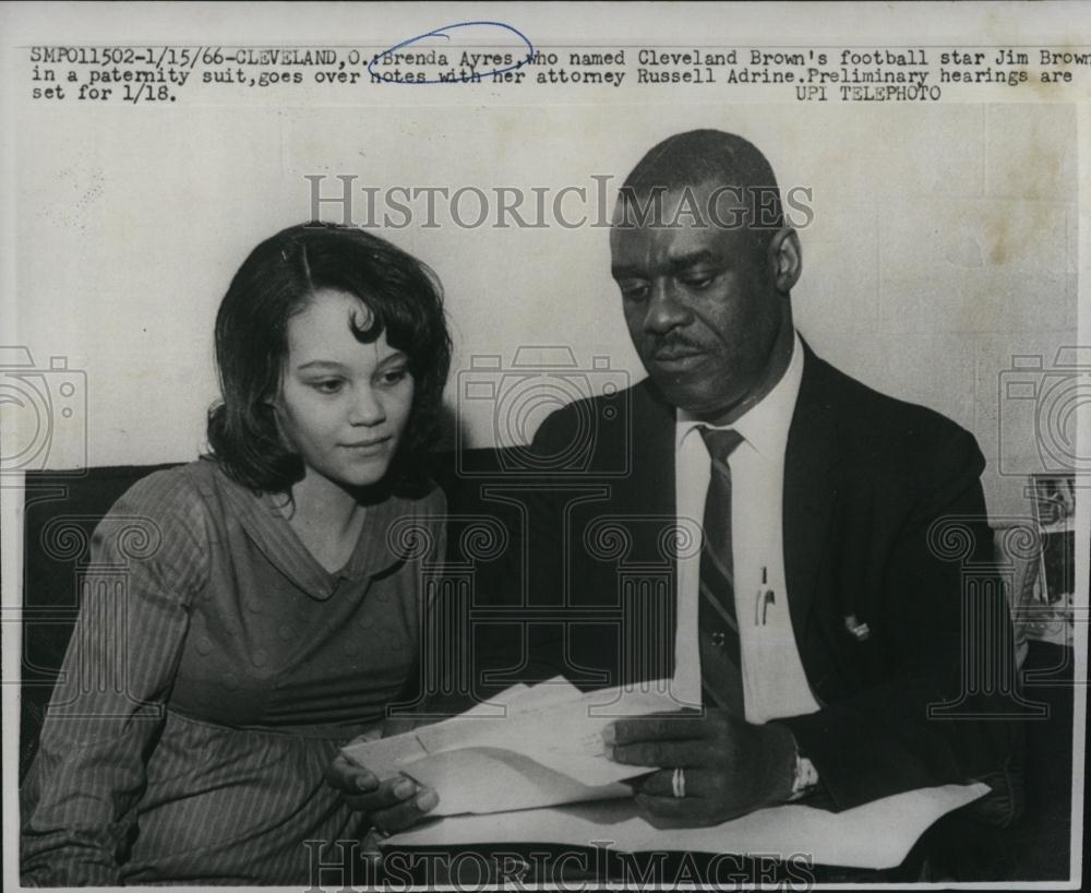 1966 Press Photo Brenda Ayres with Atty Russell Adrine on paternity suit - Historic Images