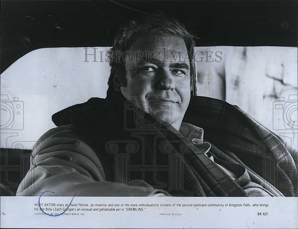 1984 Press Photo Hoyt Axton as Rand Pelzter "Gremlins" - RSL86945 - Historic Images