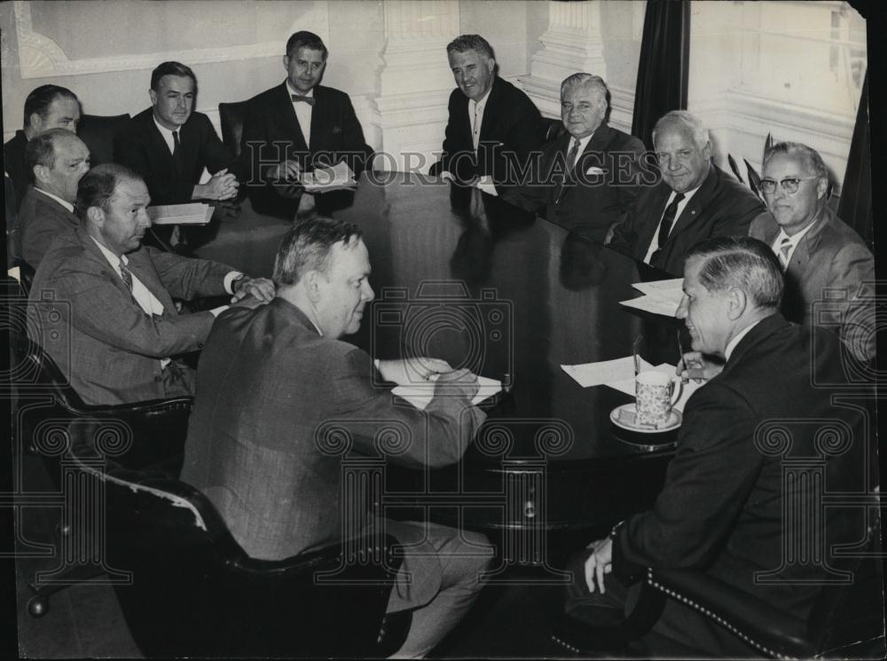 1967 Press Photo Gov Volpe, Siel Curtis, Oliver Ames, Joel Selvames at meeting - Historic Images