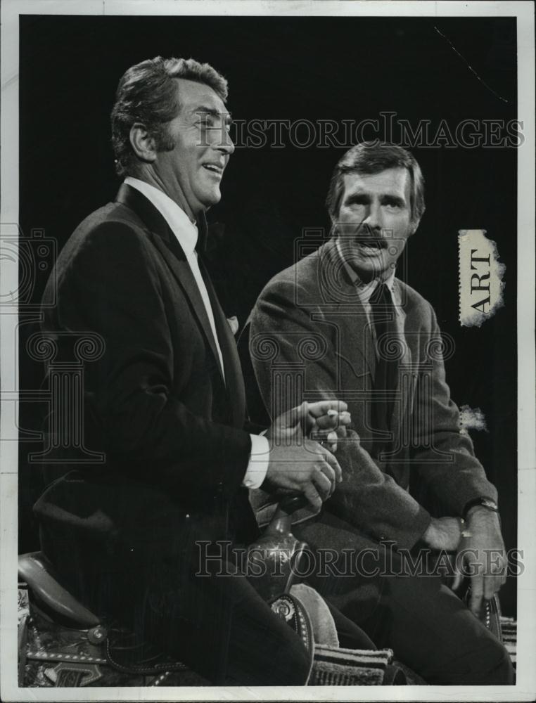 1970 Press Photo Dean Martin Show Host With Guest Dennis Weaver Scene - Historic Images