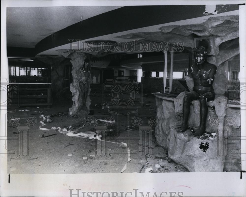 1980 Press Photo Old shark world attraction in St Pete, Fla vandalized - Historic Images