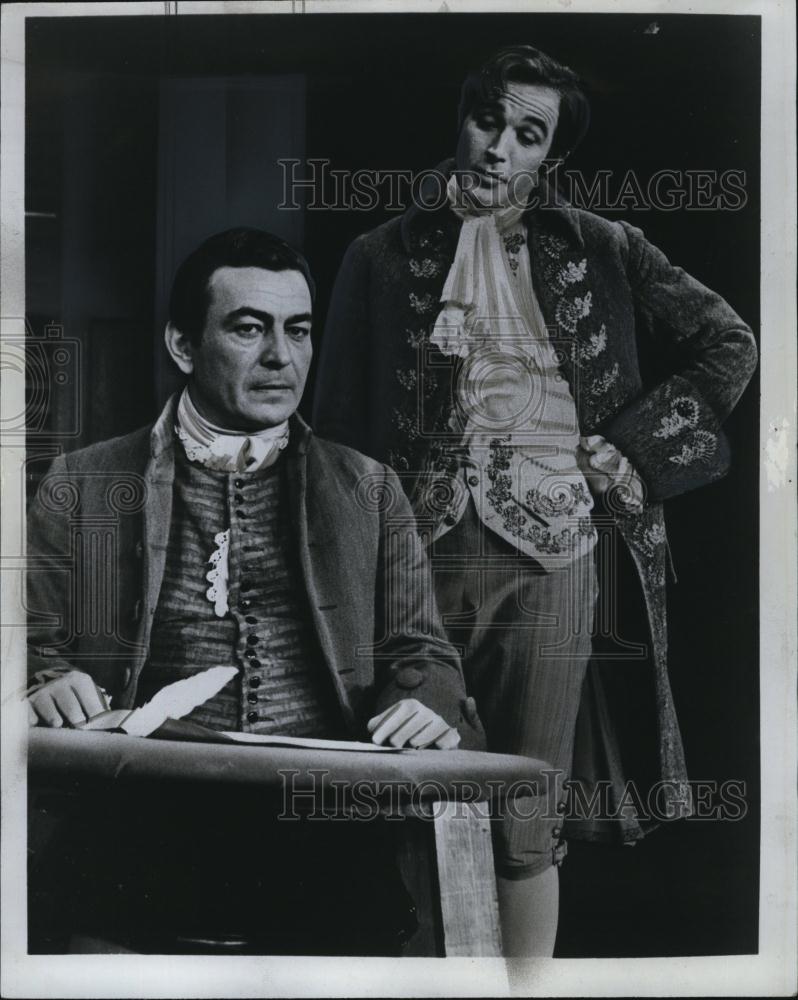 1971 Press Photo Actor John Adams & Edward Patledge In "1776" - RSL83889 - Historic Images