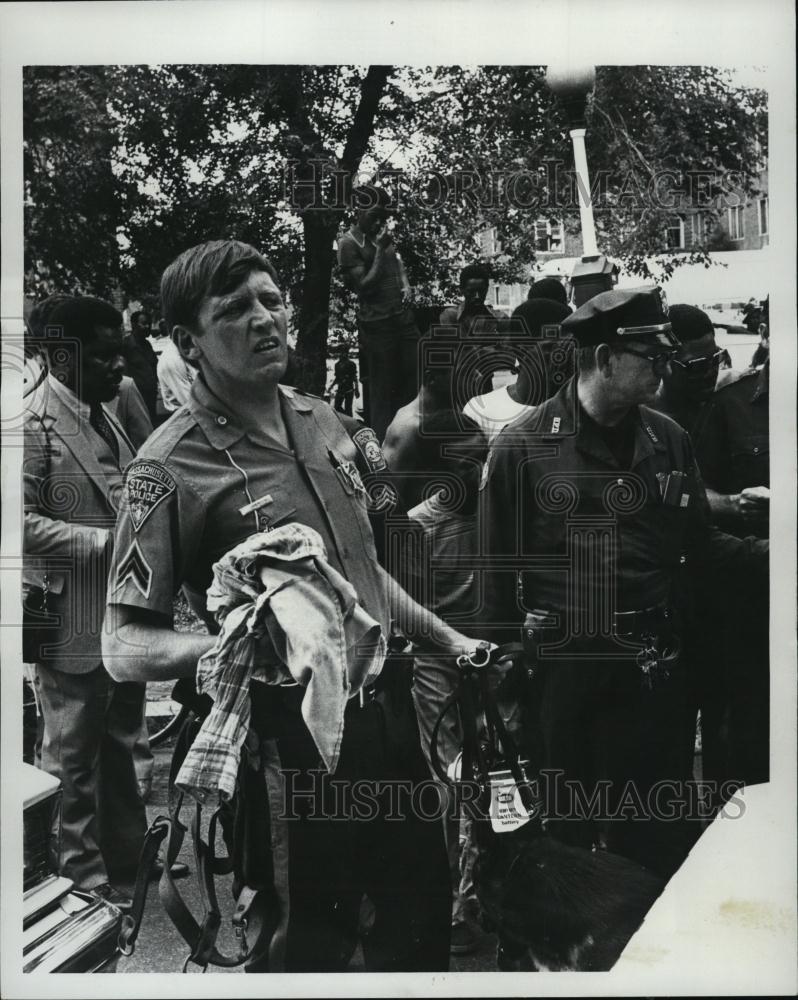 1979 Press Photo CplMarty Fay with his dog in search for escaped convicts - Historic Images