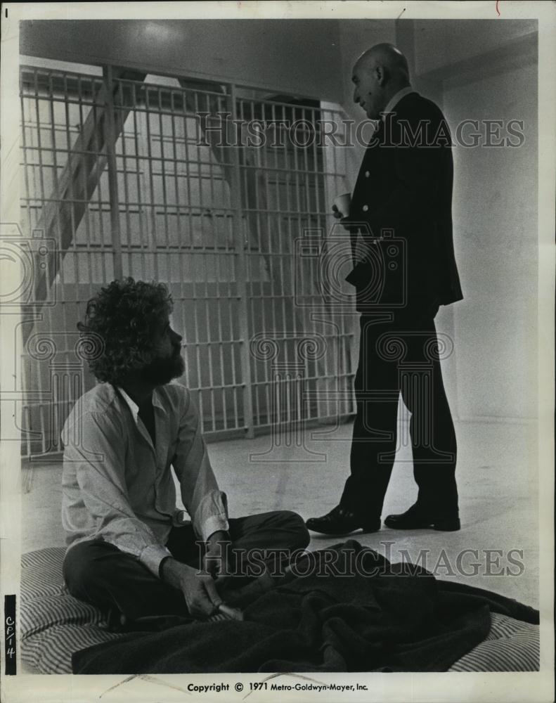 1971 Press Photo Tom Stern &amp; Telly savalas in &quot;Clay Pigeon&quot; - RSL80209 - Historic Images