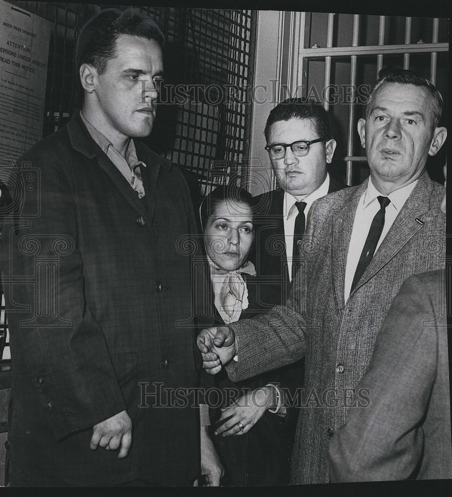 1961 Press Photo Geraldine Sullivan &amp; Richard Belbin Surrenders To Police - Historic Images