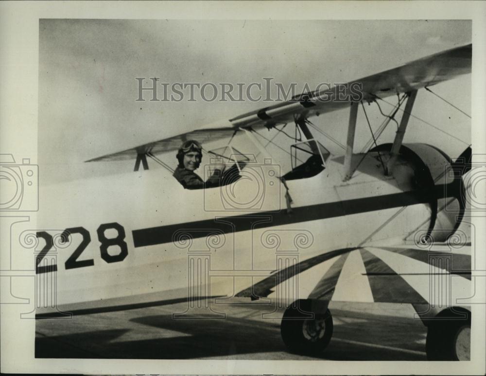 1967 Press Photo Actor Bill Owen in &quot; Jet Pilot&quot; - RSL97603 - Historic Images