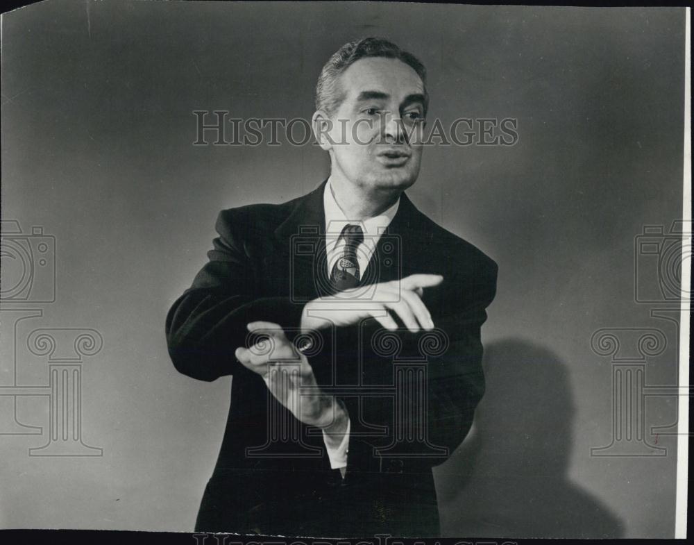 1956 Press Photo Fred Waring starring in &quot;Hear! Hear!&quot; - RSL05687 - Historic Images