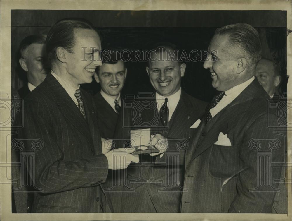 1941 Press Photo Willard Blanchard,William Watson of Sears Roebuck stores - Historic Images