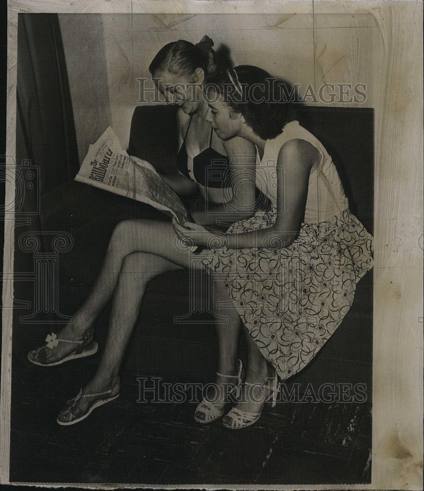 1955 Press Photo Audrey Penney &amp; Edna Sharp Fired From Circus Dancing Job - Historic Images