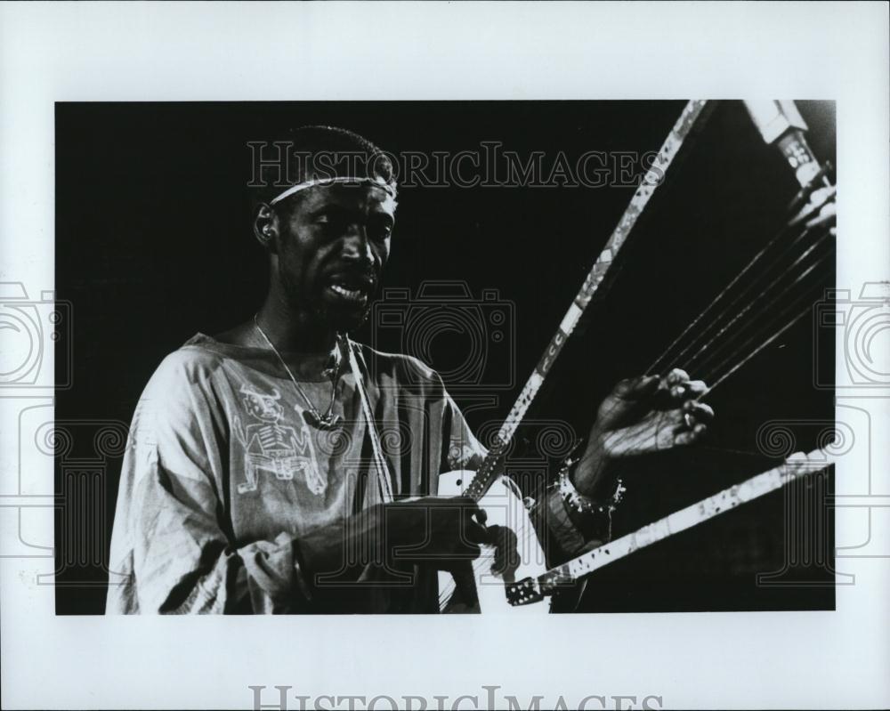 Press Photo Members of the Banjo Seleshe Damessae Kora Player - RSL07775 - Historic Images