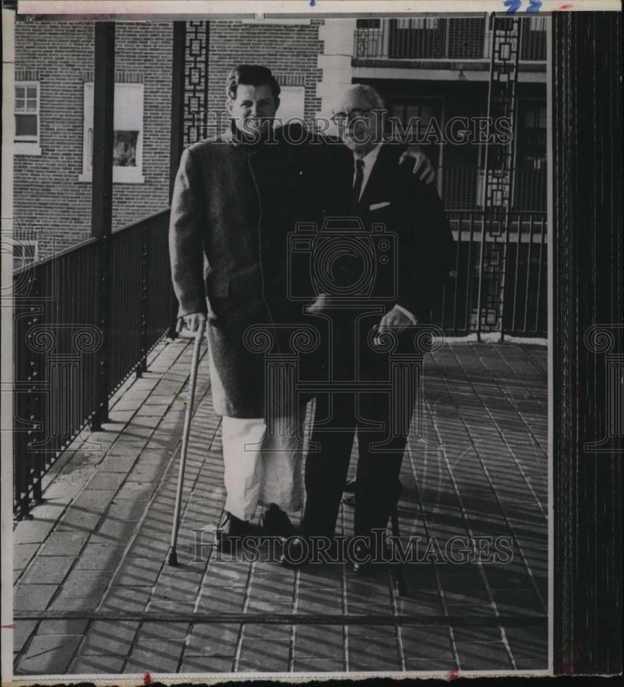 1964 Press Photo Senator Edward Kennedy Walking with Father Joseph Kennedy - Historic Images