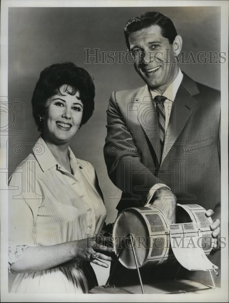 1961 Press Photo Micki Marlow &amp; Jan Murray &quot;The Jan Murray Show&quot; - RSL79095 - Historic Images