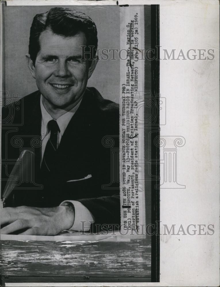 1977 Press Photo TV Evangelist Pat Robertson - RSL92645 - Historic Images