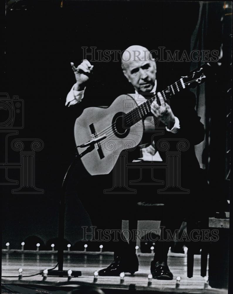 Press Photo Guitarist Carlos Montoya - RSL63893 - Historic Images