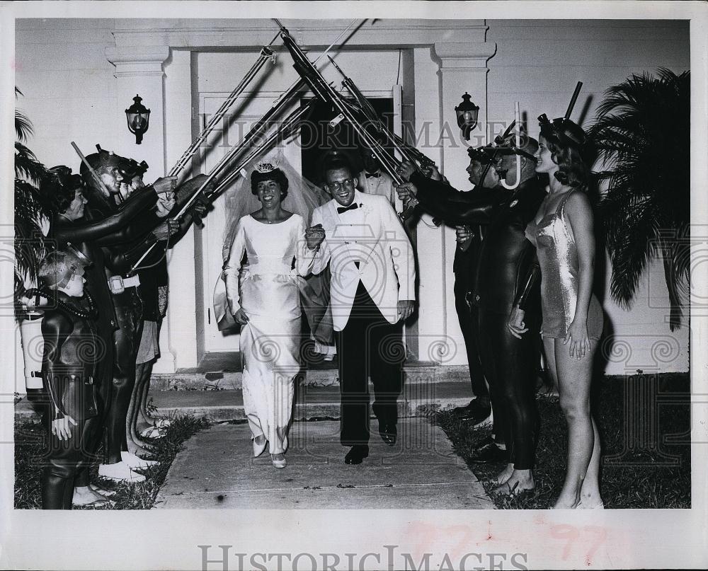 1965 Press Photo Wedding of Cost Guardman Webster Harper&amp; his bride - RSL96981 - Historic Images