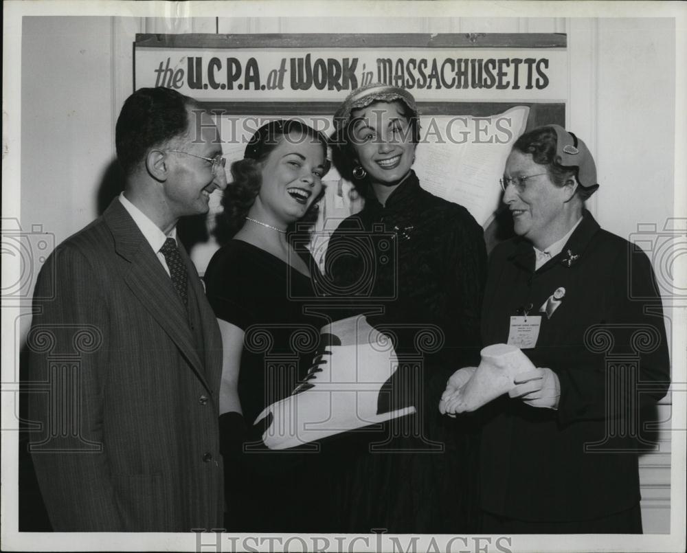 1953 Press Photo Miss Massachusetts Joan Dailey Doctor Frederick F Fisher - Historic Images