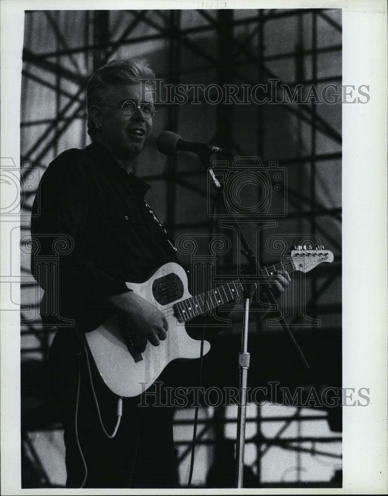 Press Photo Popular Musician Bruce Cockburn At Earth Day Concert - RSL44457 - Historic Images