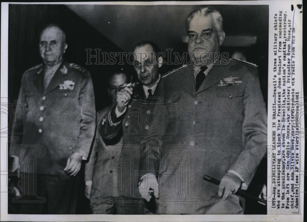 1961 Press Photo Brazil three Military Chiefs with Vice Pres Joao Goulart - Historic Images