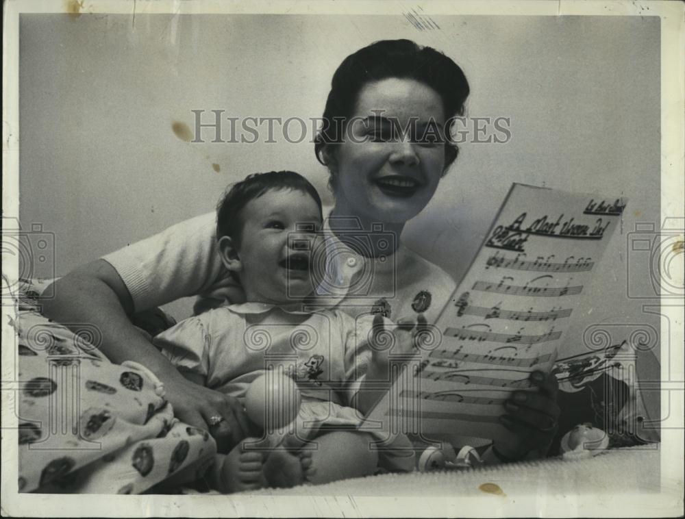 1957 Press Photo Singer Lu Ann Simms and daughter Cindy - RSL06721 - Historic Images