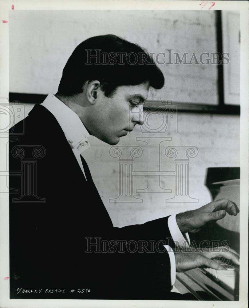 1968 Press Photo Pianist Ivan Davis at 36-years-old - RSL64649 - Historic Images