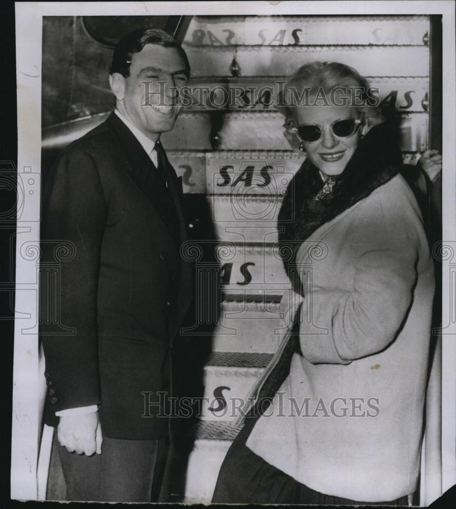 1955 Press Photo Actress Fleir Cowles &amp; Husband Tom Meyer In London - RSL82787 - Historic Images