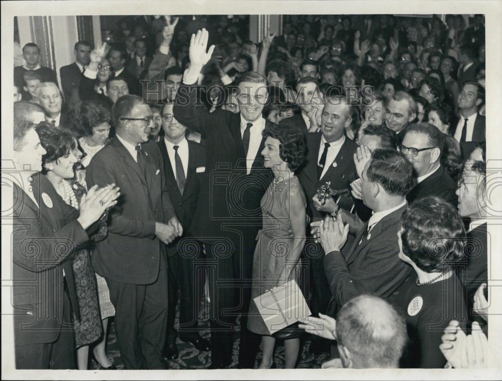 Press Photo Lodge &amp; Wife At Hotel Statler Headquarters - RSL05925 - Historic Images