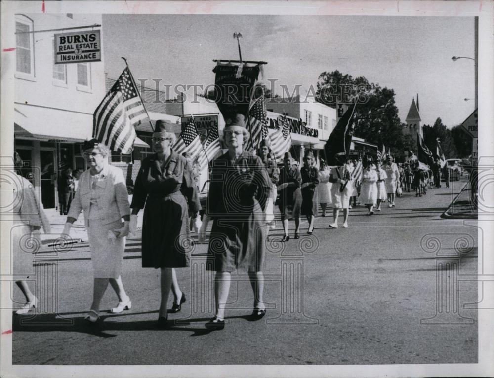 1967 Press Photo Veterans Day parade in St Petersburg, Florida - RSL98351 - Historic Images