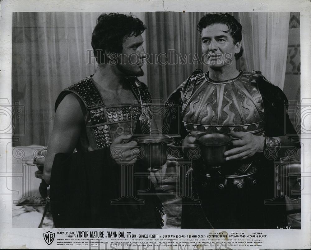 1960 Press Photo Actor Victor Mature &amp; Franco Silva &quot;Hannibal&quot; - RSL91085 - Historic Images